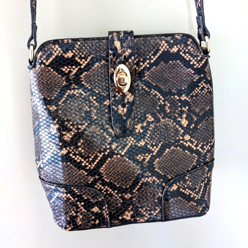 EUC Faux Leather Crossbody